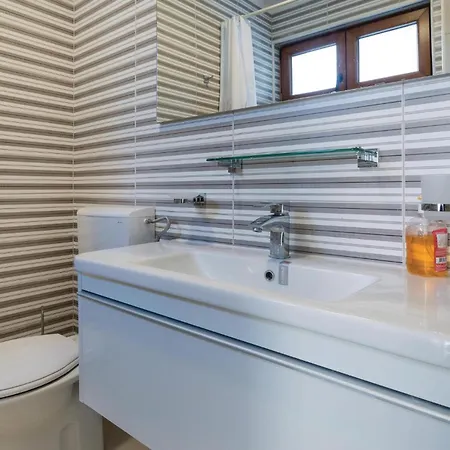 Gorgeous In Buici With Kitchen